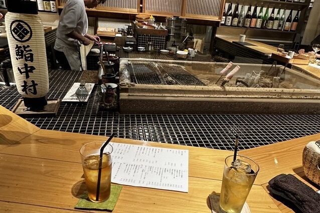 おすしと原始焼 金沢なかむらのカウンターの様子